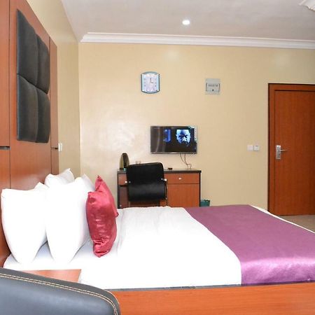 Limoh Suites Benin City Exteriér fotografie