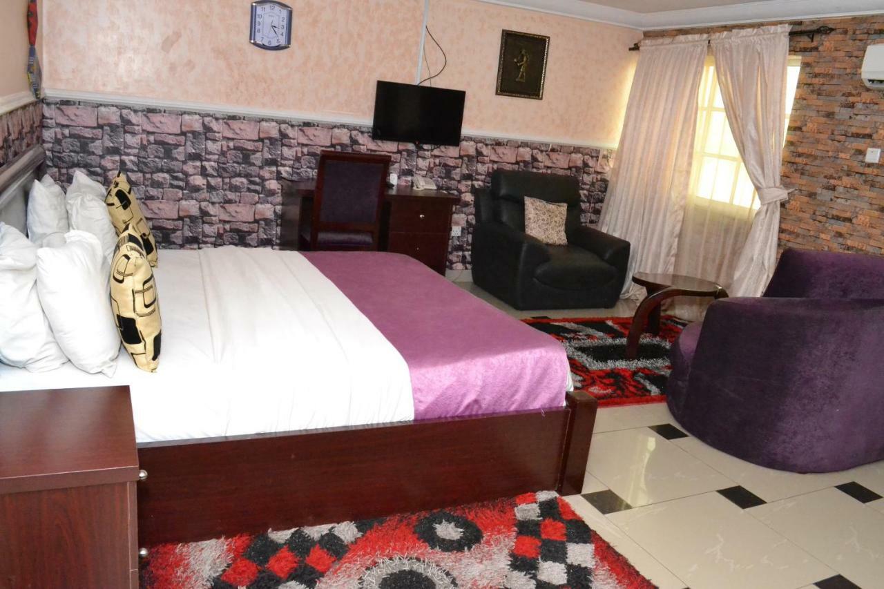 Limoh Suites Benin City Exteriér fotografie