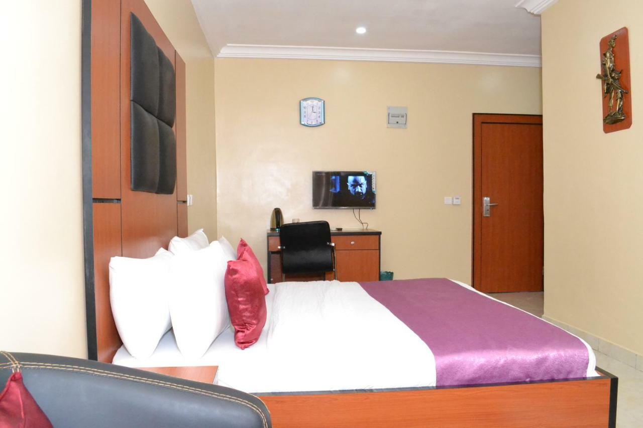 Limoh Suites Benin City Exteriér fotografie