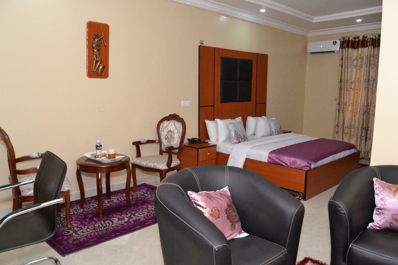Limoh Suites Benin City Exteriér fotografie