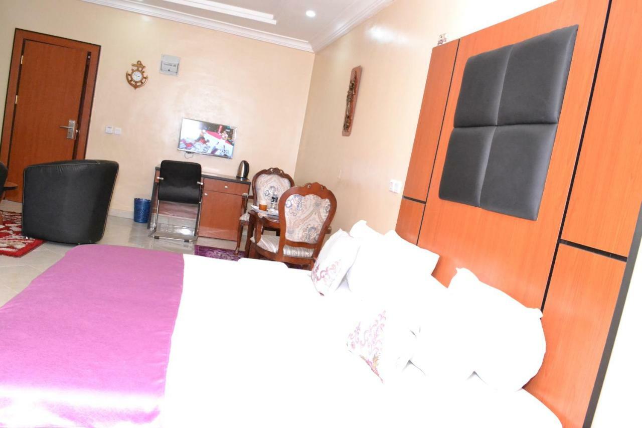 Limoh Suites Benin City Exteriér fotografie