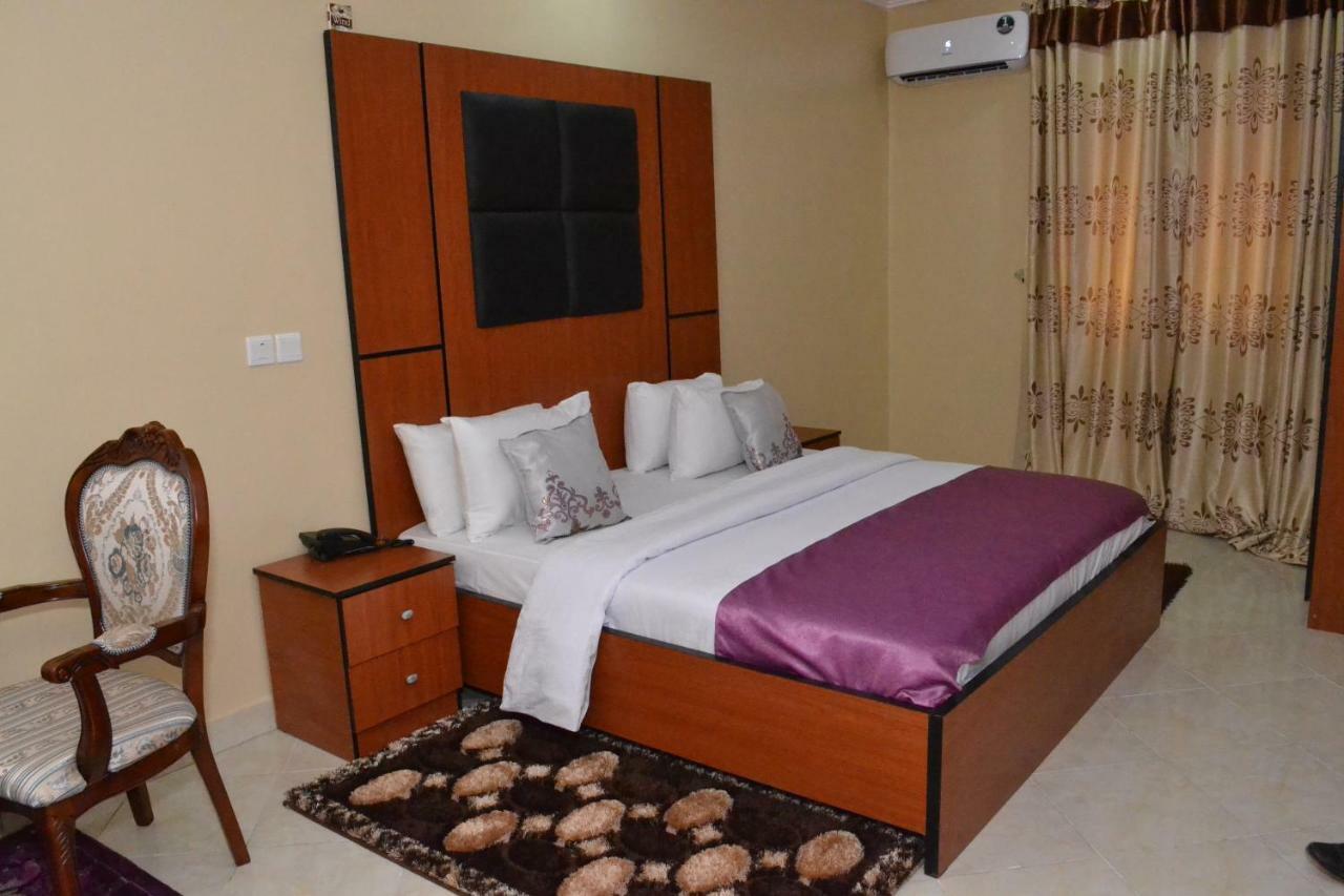 Limoh Suites Benin City Exteriér fotografie